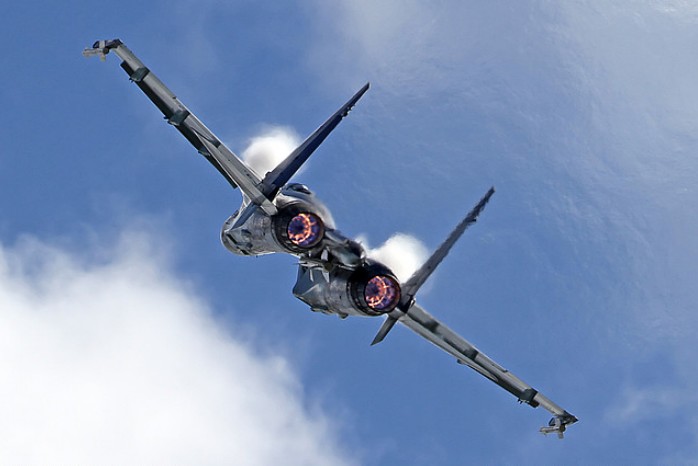  Dimensions du Su-35S. Moteur. Le poids. Histoire. Gamme de vol. plafond pratique