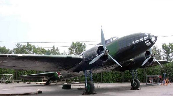  IL-4 (DB-3F) dimensions. Engine. The weight. story. Range of flight