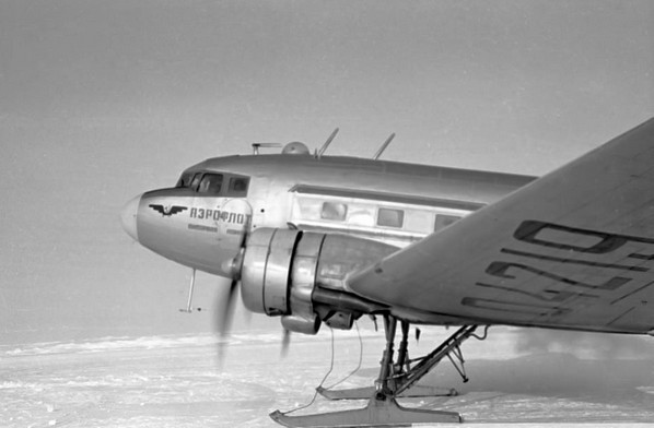  Ли-2 Размеры. 引擎. 重量. 历史. 飞行范围. 实用的天花板
