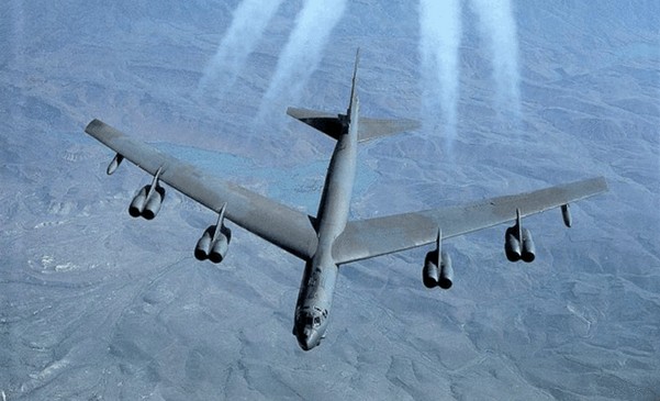  Dimensiones del bombardero B-52. Motor. El peso. Historia. rango de vuelo