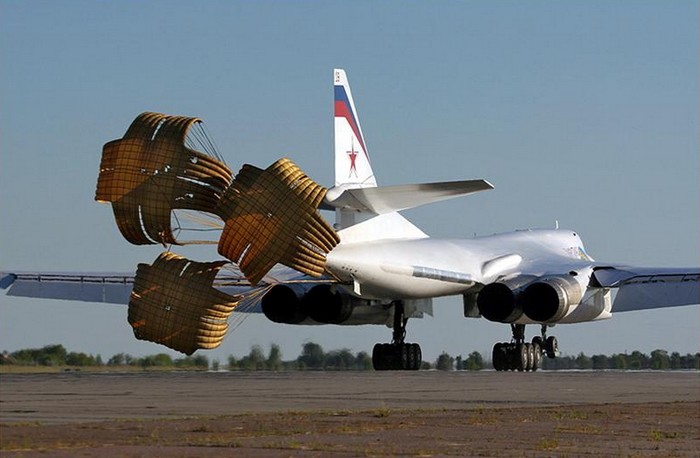  Ту-160 Белый лебедь Размеры. Двигатель. Вес. История. Дальность полета. Практический потолок