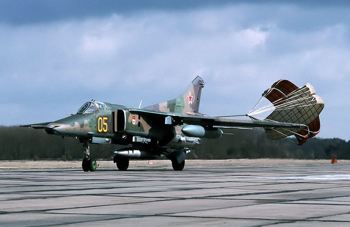  Dimensiones del MiG-27. Motor. El peso. Historia. rango de vuelo. techo práctico