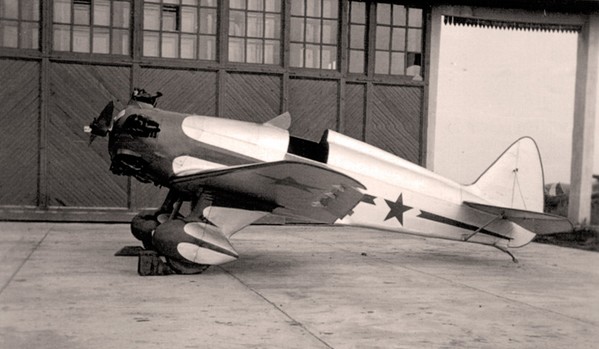  飞机 UT-1 尺寸. 引擎. 重量. 历史. 飞行范围