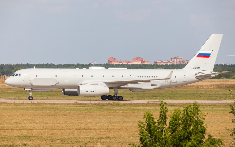  Dimensiones del Tu-214R. Motor. El peso. Historia. rango de vuelo