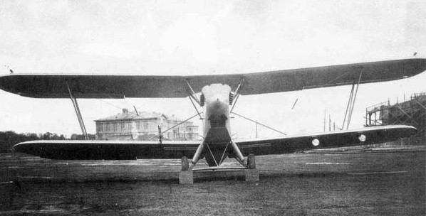 
		TSH-2 - avion d'attaque