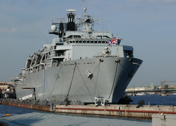 
		«Альбион» -  navire d'assaut amphibie de la marine britannique