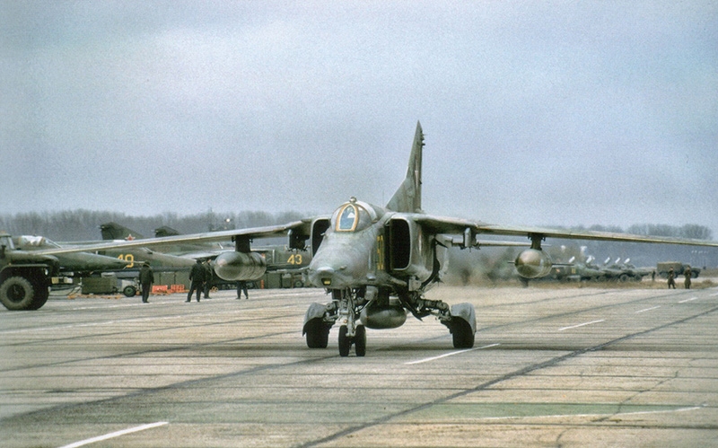  Dimensiones del MiG-27. Motor. El peso. Historia. rango de vuelo. techo práctico