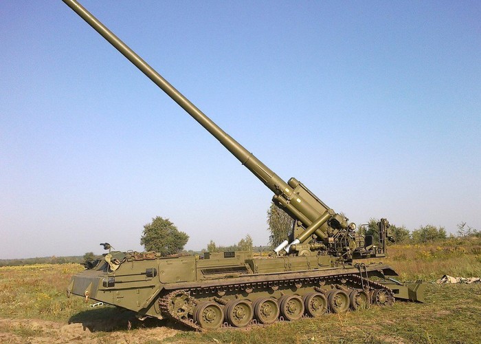 
		SALUD 2C7 «Peonía» (2S7M «Pequeña») - 203-cañón autopropulsado mm