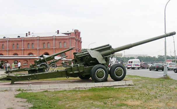 
		2А36 «Гиацинт-Б» - буксируемая пушка калибр 152-мм