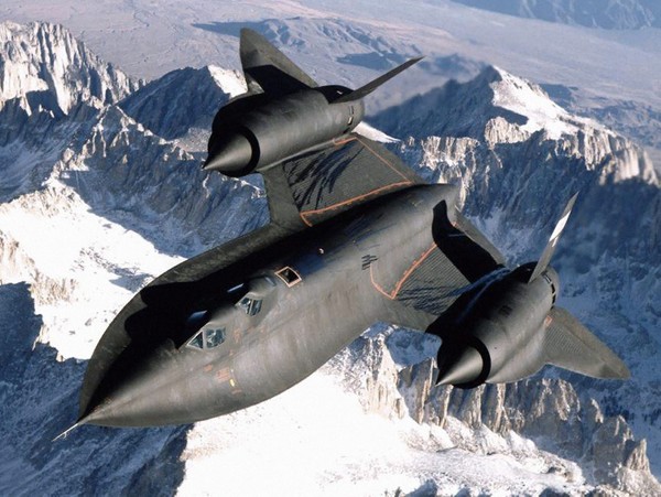  Dimensions du Lockheed SR-71 Blackbird. Moteur. Le poids. Histoire. Gamme de vol