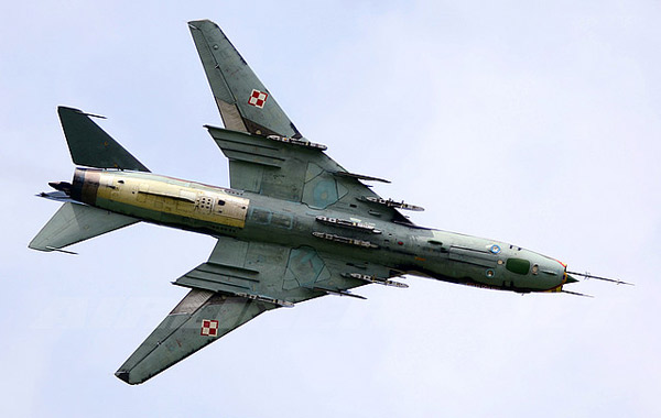  Dimensiones del Su-17. Motor. El peso. Historia. rango de vuelo. techo práctico