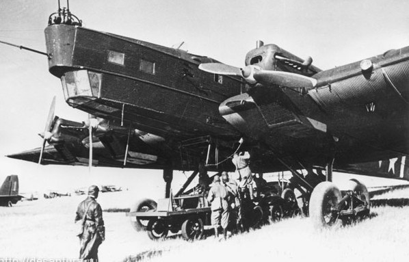  飞机 TB-3 (ANT-6) 方面. 引擎. 重量. 历史. 飞行范围