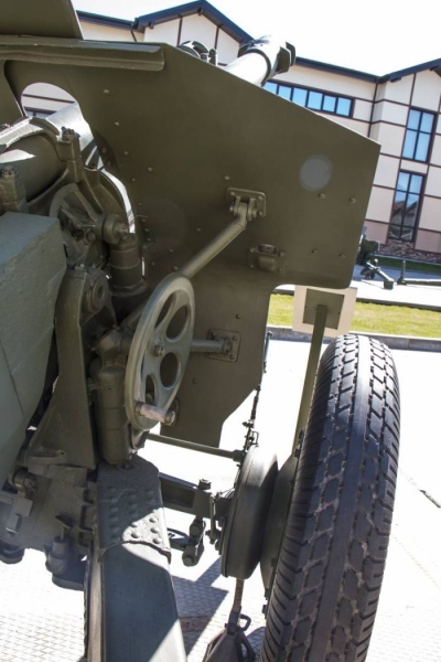 Артиллерия, крупный калибр: 152-мм гаубица Д-1 образца 1943 года 