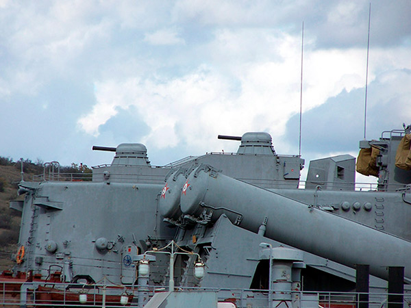 
		AK-630 - 防空舰30-mm六管安装