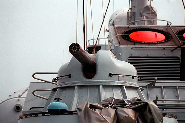 
		AK-630 - navire anti-aérien installation à six canons de 30 mm