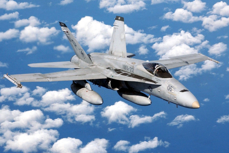  F / A-18 Hornet Dimensions. Engine. The weight. story. Range of flight. Service ceiling