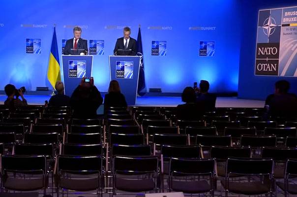 В НАТО Порошенко говорит с пустым залом. Как это представили на Украине