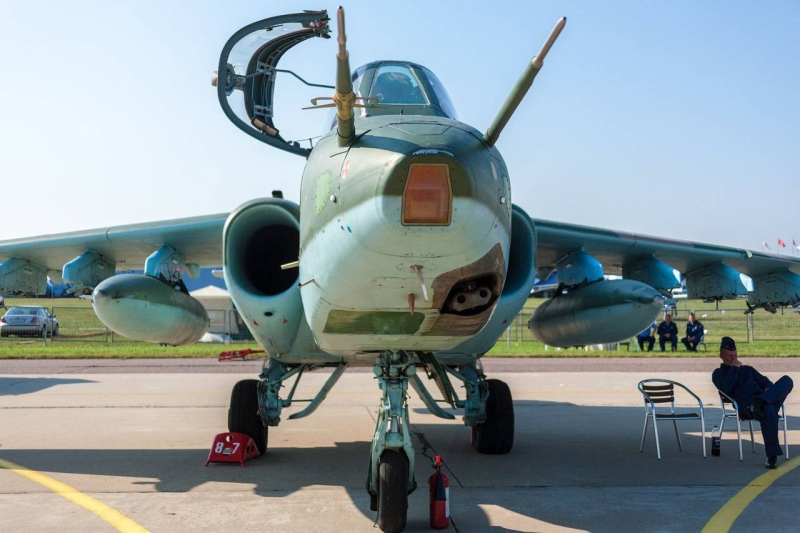  Dimensiones del Su-25 Grach. Motor. El peso. Historia. rango de vuelo. techo práctico