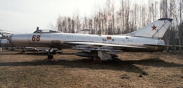  Су-9 Размеры. 引擎. 重量. 历史. 飞行范围. 实用的天花板