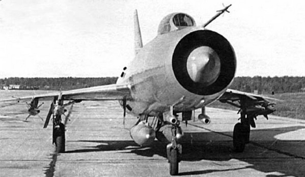  Су-9 Размеры. Motor. El peso. Historia. rango de vuelo. techo práctico