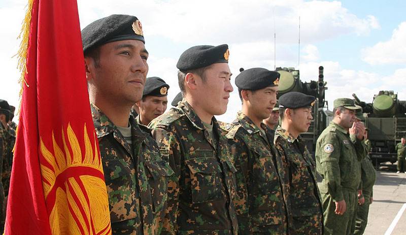 Российские инструкторы впервые проведут обучение киргизских военнослужащих