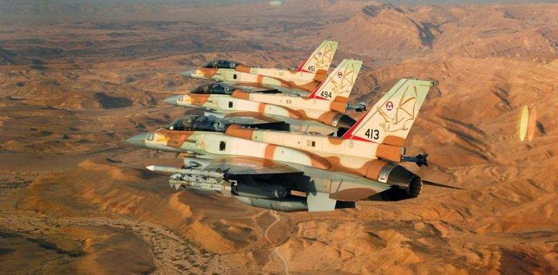 ХАМАС обстрелял израильскую территорию ракетами. Израиль ответил авиаударом