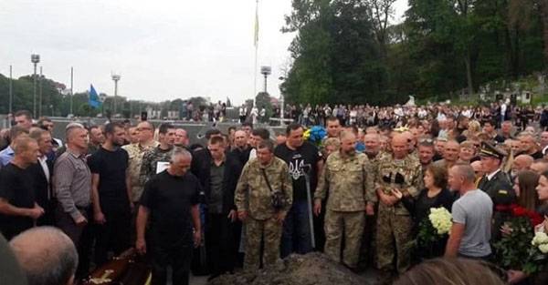 С топором в гробу. Драка на похоронах украинского военнослужащего
