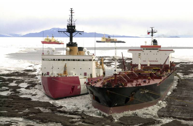США решили бросить вызов «владычеству» РФ в Арктике
