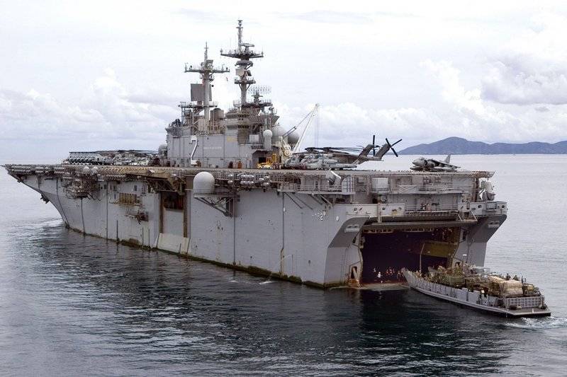 Не надо было санкции вводить. Китай закрыл порт Гонконга для корабля ВМС США