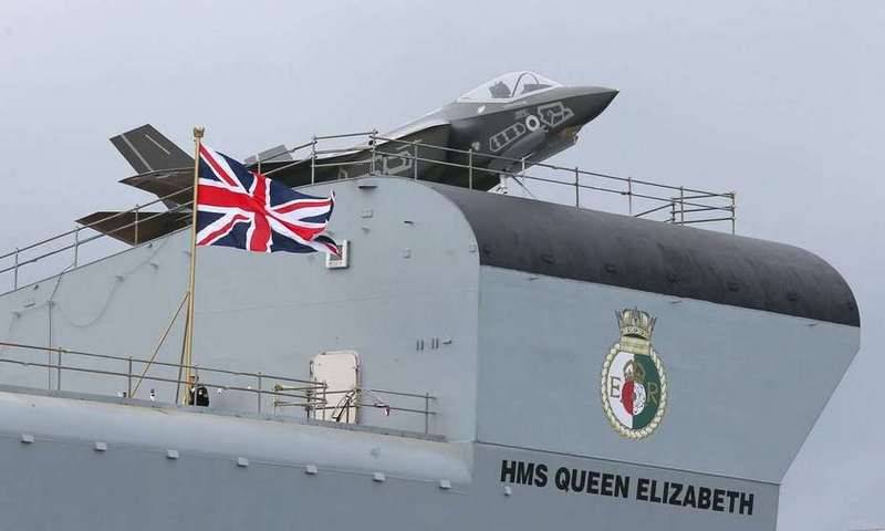 Британский авианосец HMS Queen Elizabeth прибыл в США