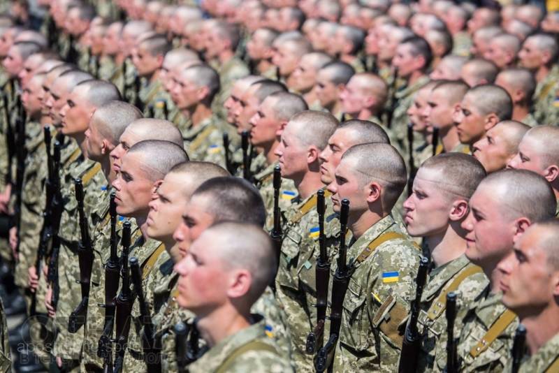 Киев собирает новобранцев для отправки в Донбасс