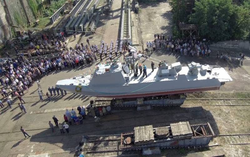 В Киеве спущен на воду головной десантно-штурмовой катер