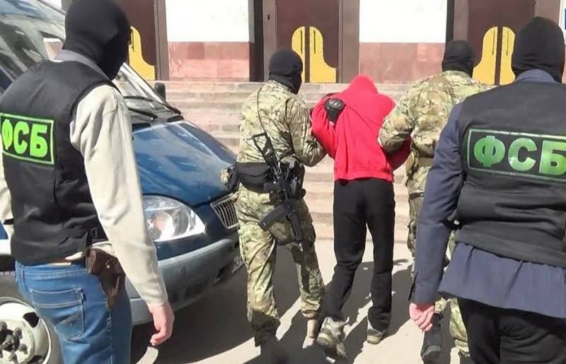 ФСБ "накрыла" планировавшую теракты в Москве и Подмосковье ячейку ИГ