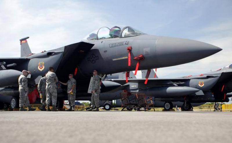 F-15 ВВС США аварийно сел на Украине во время учений