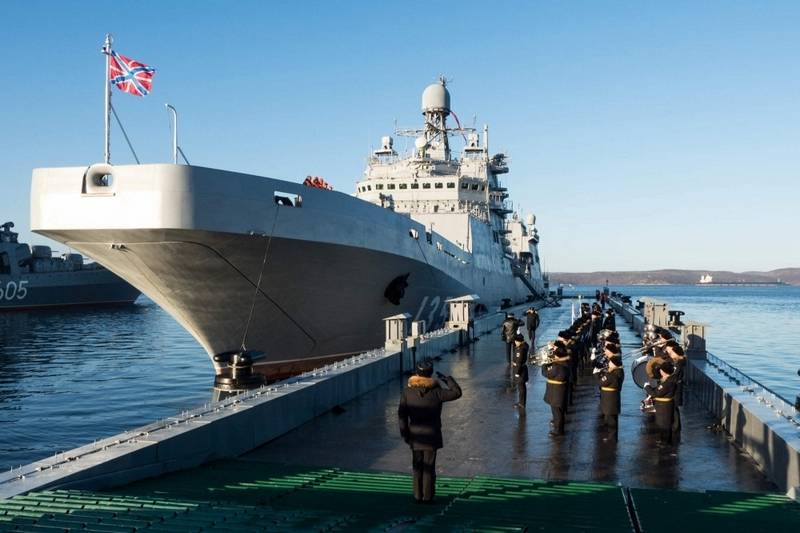 Через 4 моря в сложных условиях:  БДК "Иван Грен" прибыл на Северный флот