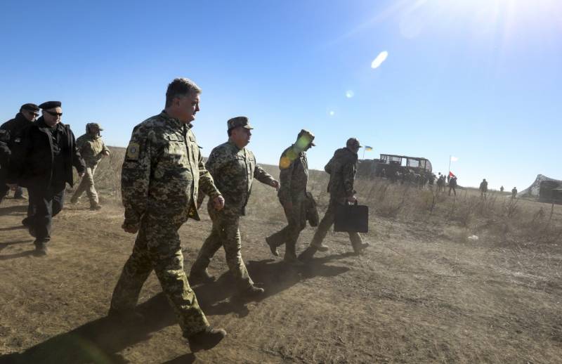 Порошенко поддержал введение военного положения на Украине