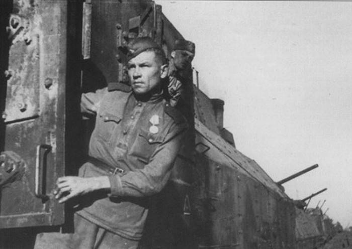 Histoires d'armement: trains blindés BP-43 "Kozma Minin" et "Ilya Muromets" 