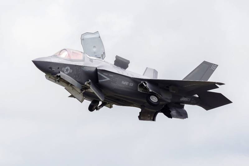 Токио планирует закупить истребители F-35B для своего авианосца