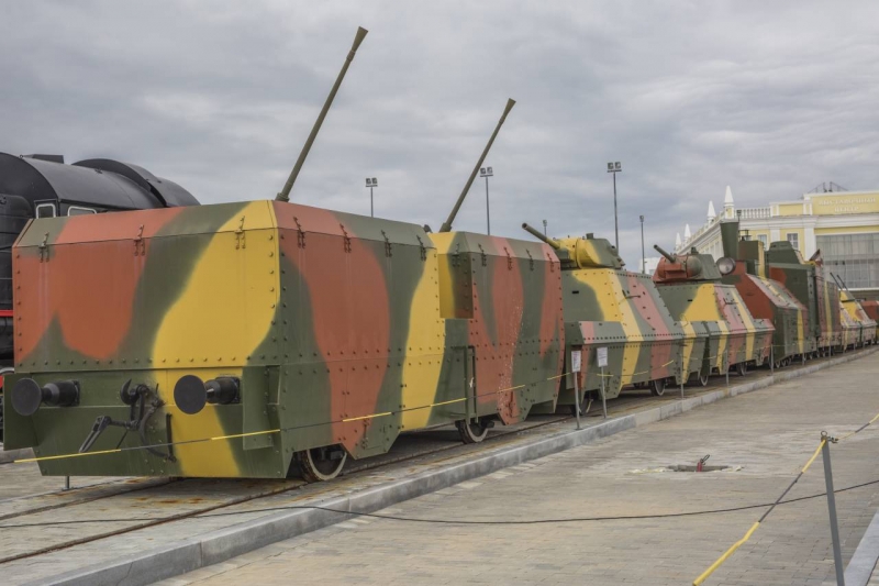 Historias de armamento: trenes blindados BP-43 "Kozma Minin" e "Ilya Muromets" 