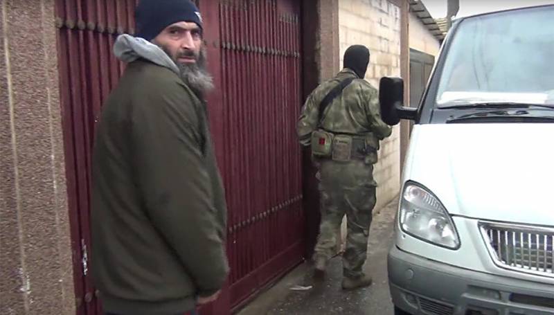 В Дагестане задержан главарь экстремистской ячейки и его сообщники