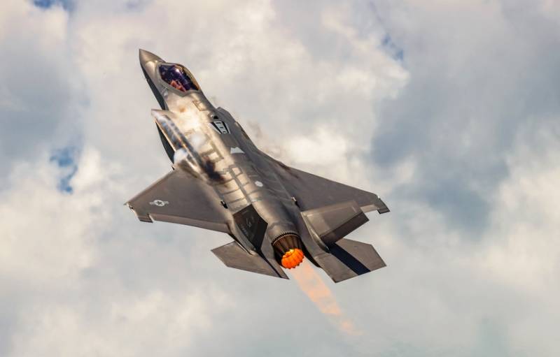 Эрдоган: Анкара ожидает поставки более ста истребителей F-35
