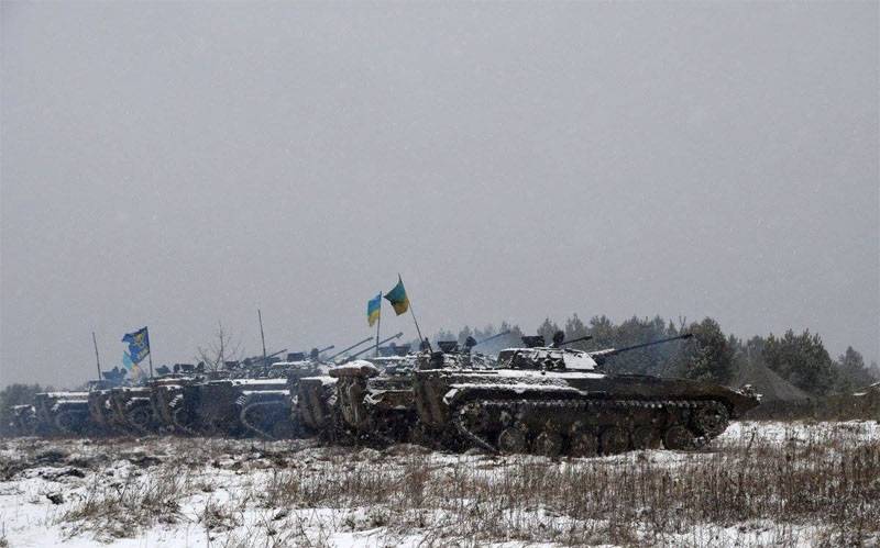 Украинская бронетехника в 100 м от "серой зоны" на Донбассе