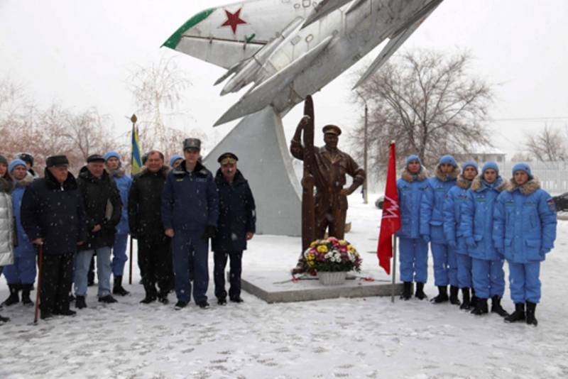 Под Астраханью открыли памятник, посвященный авиационным техникам