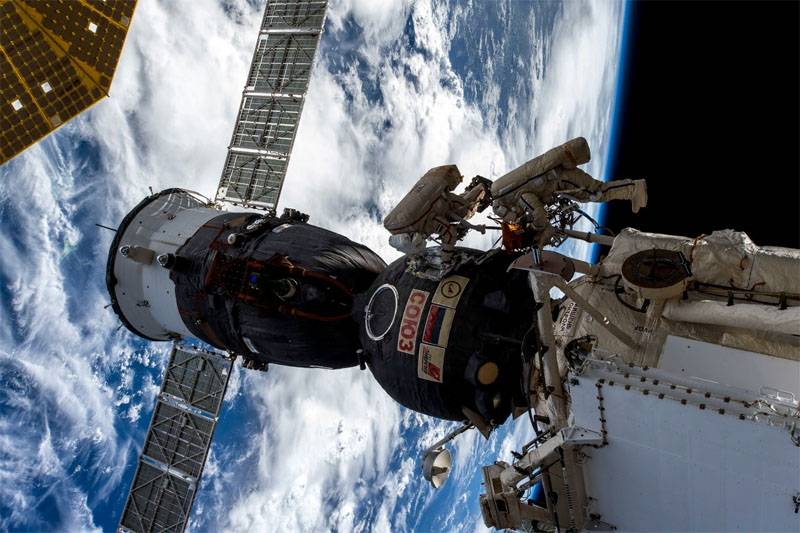 Космонавт Прокопьев рассказал, что отверстие было просверлено изнутри "Союза"
