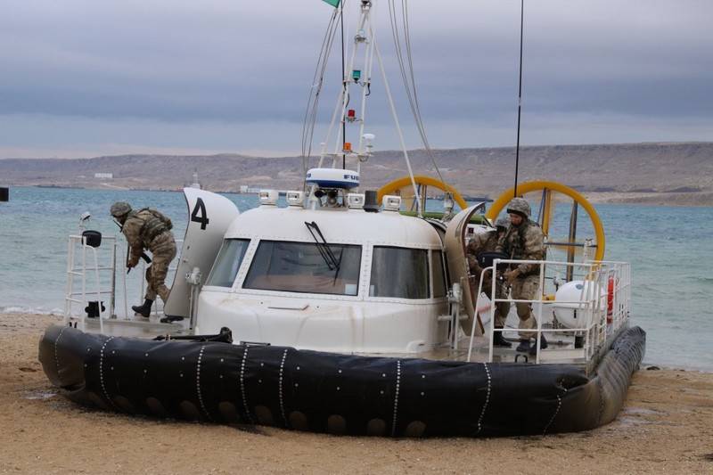 Казахстанские пограничники получили два катера на воздушной подушке