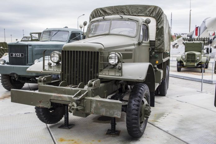 Otro préstamo de arrendamiento: camión militar International M-5H-6 