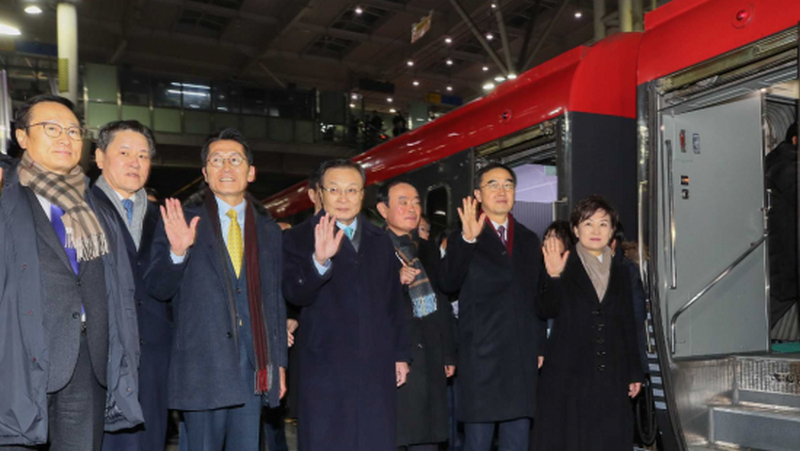 Сеул и Пхеньян "символически" объединили железные дороги