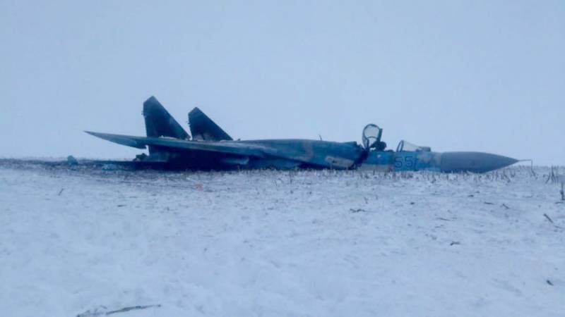 В сети появились фото упавшего Су-27 ВВС Украины