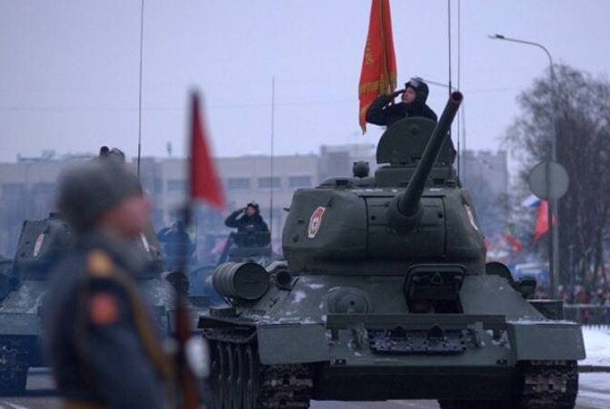 В Петербурге проходит парад в честь годовщины снятия блокады