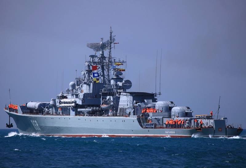 Корабль ВМС США, вошедший в Чёрное море, взят на контроль СКР "Пытливый"